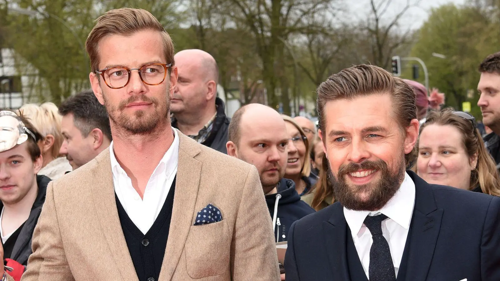 Joko Winterscheidt (l) und Klaas Heufer-Umlauf bleiben ihrem Haussender ProSieben treu. (Foto: Henning Kaiser/dpa)