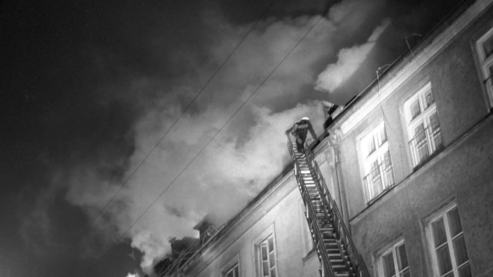 Bei dem Brandanschlag auf ein jüdisches Altenheim im Jahr 1970 geht die Generalstaatsanwaltschaft nun von einem rechtsextremen Einzeltäter aus. (Archivbild) (Foto: picture alliance / Joachim Barfknecht/dpa)