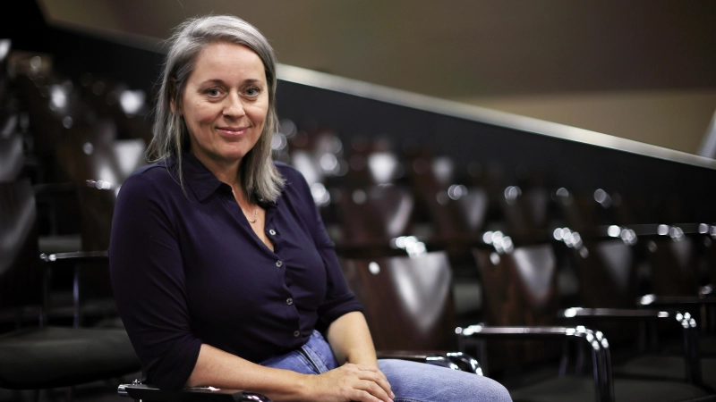 Hat mit Yasmina Rezas „Kunst” einen modernen Klassiker auf den Dinkelsbühler Spielplan gesetzt: Intendantin Jasmin Meindl. (Foto: Thomas Wirth)