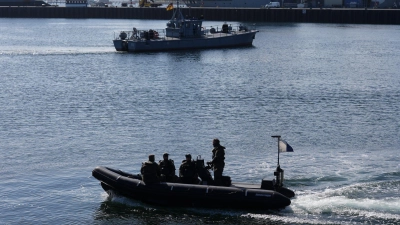 Minentaucher der Bundeswehr in einem Schlachboot (Archivbild) (Foto: Marcus Brandt/dpa)