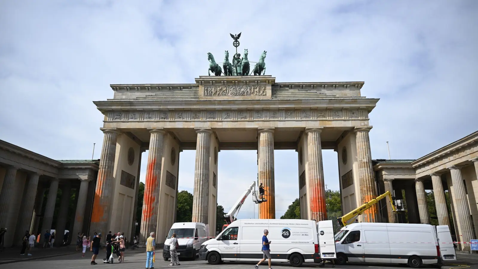 Die Letzte Generation teilte mit, der Farbanschlag sei als Protestaktion zu sehen und „Teil des sogenannten Wendepunkts“. (Foto: Britta Pedersen/dpa)