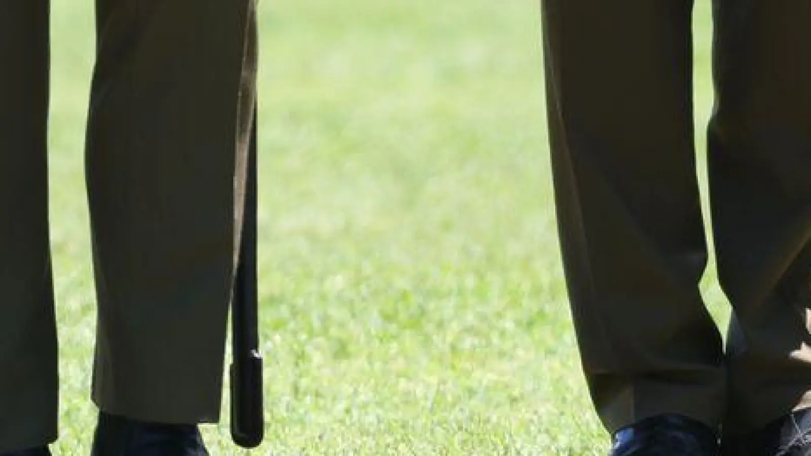 Prinzessin Anne inspiziert die Hundertjahrfeier-Parade in der Victoria-Kaserne in Sydney. (Foto: Damian Shaw/AAP/dpa)