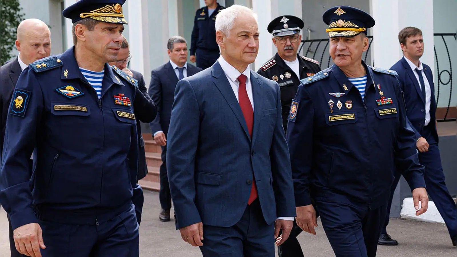 Beloussow übernimmt nun persönliche die Kontrolle über den Abwehrkampf gegen die ukrainischen Truppen im Grenzgebiet. (Archivbild) (Foto: -/Russian Defense Ministry Press Service via AP/dpa)