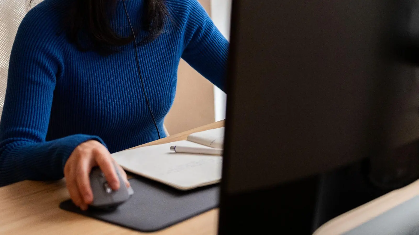 Viele Beschäftigte erwägen einen Quereinstieg: Hauptmotive sind ein höheres Gehalt, eine bessere Work-Life-Balance oder mehr Homeoffice-Möglichkeiten. (Foto: Zacharie Scheurer/dpa-tmn)