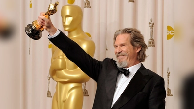 US-Schauspieler Jeff Bridges freut sich über seinen ersten und bisher einzigen Oscar-Gewinn. (Archivbild)  (Foto: Paul Buck/epa/dpa)