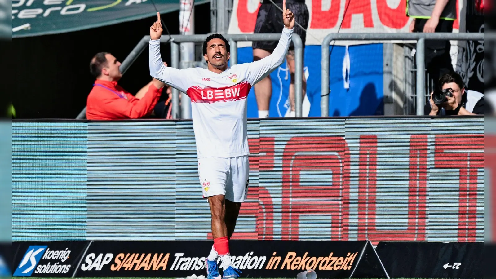 Jubel in der Nachspielzeit: VfB-Joker Tiago Tomás. (Foto: Uwe Anspach/dpa)