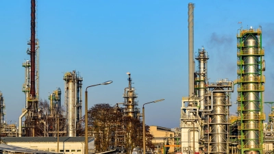 Die PCK-Raffinerie in Schwedt/Oder befürchtet negative Folgen für die Versorgung mit Sprit und Heizöl, falls US-Sanktionen in Kraft treten (Archivbild). (Foto: Patrick Pleul/dpa)