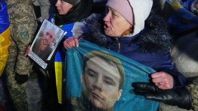 Während der Gespräche in Abu Dhabi tauschten Moskau und Kiew mehr als 300 Gefangene aus. (Foto: Sergei Grits/AP/dpa)