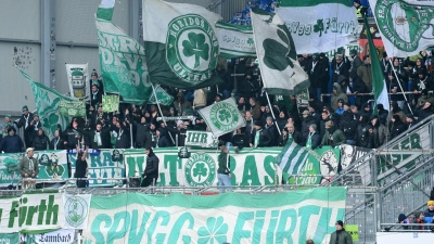 Die Fans wollen den alten Namen „SpVgg Fürth“ zurück und das „Greuther“ streichen. (Archivbild) (Foto: Daniel Bockwoldt/dpa)