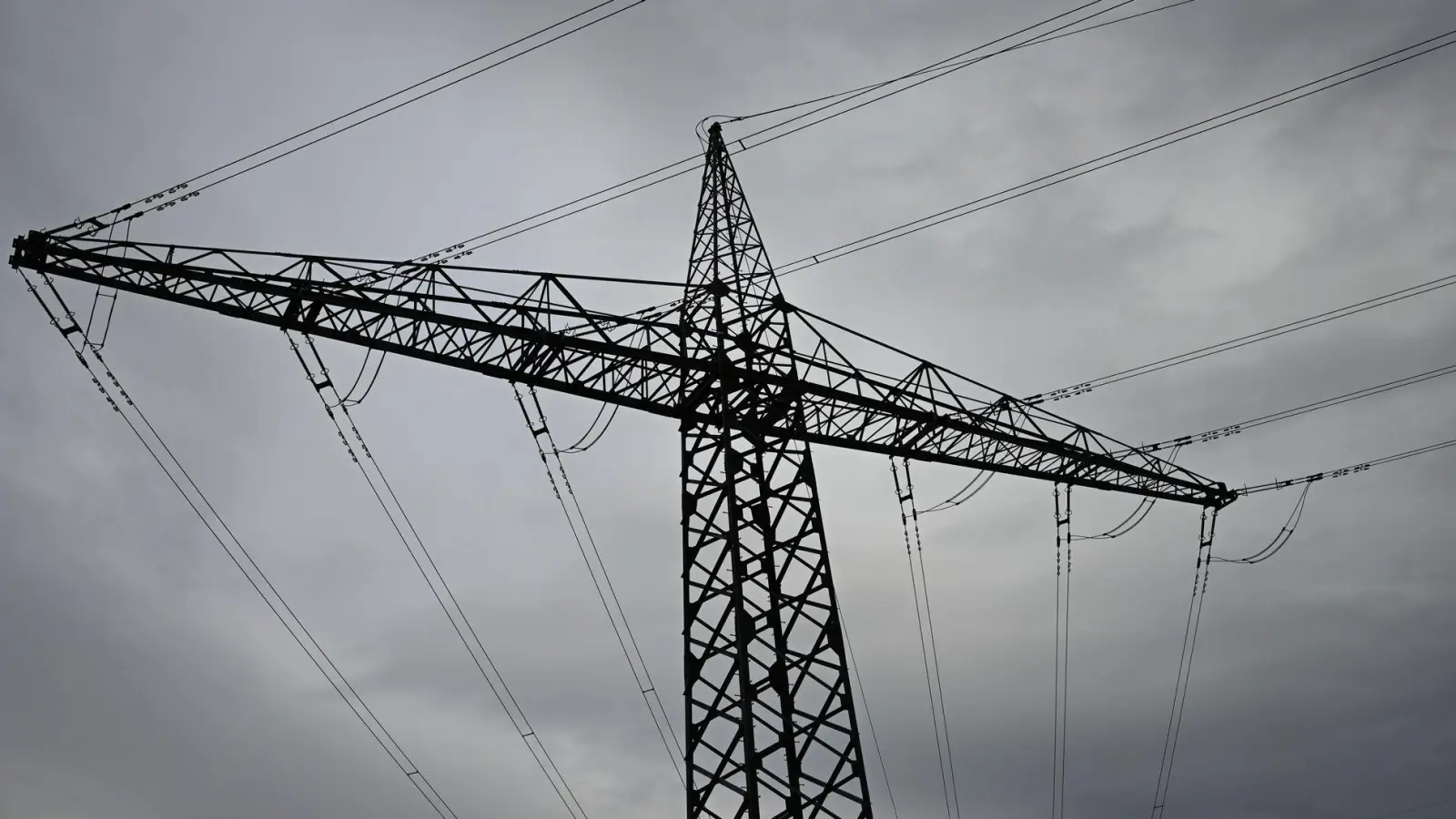 Die Einsatzkräfte sahen sich einem fiktiven Blackout in Nürnberg ausgesetzt. (Symbolbild) (Foto: Michael Brandt/dpa)