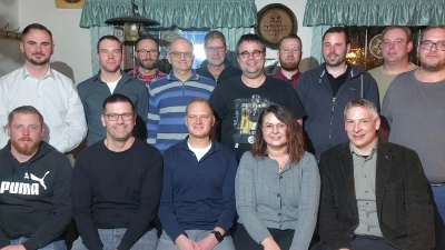 Diese Kandidatinnen und Kandidaten hat der Dachsbacher Bürgerblock und die Freie Wählergemeinschaft für die Kommunalwahlen nominiert. Einstimmig sprach sich die Gruppierung dafür aus, den amtierenden Bürgermeister Peter Kaltenhäuser (hinten, links) zu unterstützen. (Foto: Sandra Buchwald)