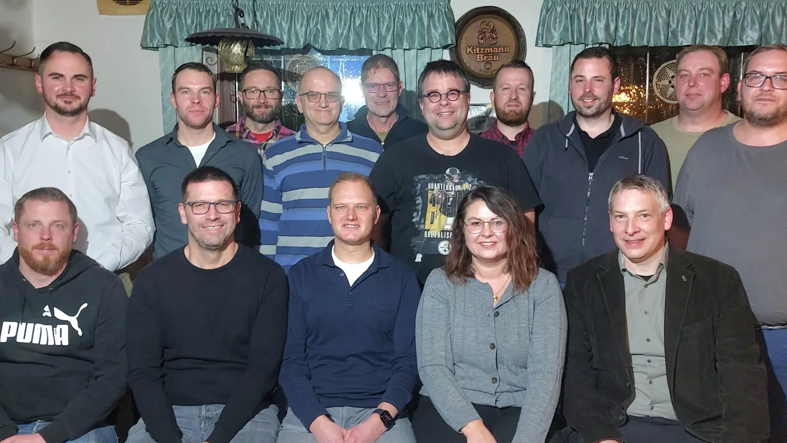 Diese Kandidatinnen und Kandidaten hat der Dachsbacher Bürgerblock und die Freie Wählergemeinschaft für die Kommunalwahlen nominiert. Einstimmig sprach sich die Gruppierung dafür aus, den amtierenden Bürgermeister Peter Kaltenhäuser (hinten, links) zu unterstützen. (Foto: Sandra Buchwald)