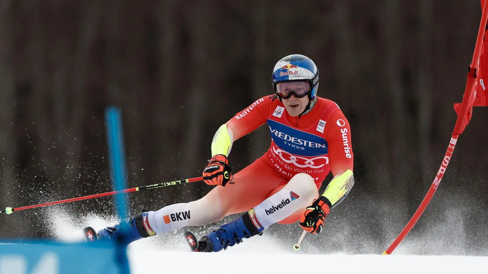 Marco Odermatt bleibt das Maß der Dinge im Gesamtweltcup. (Foto: Gabriele Facciotti/AP/dpa)