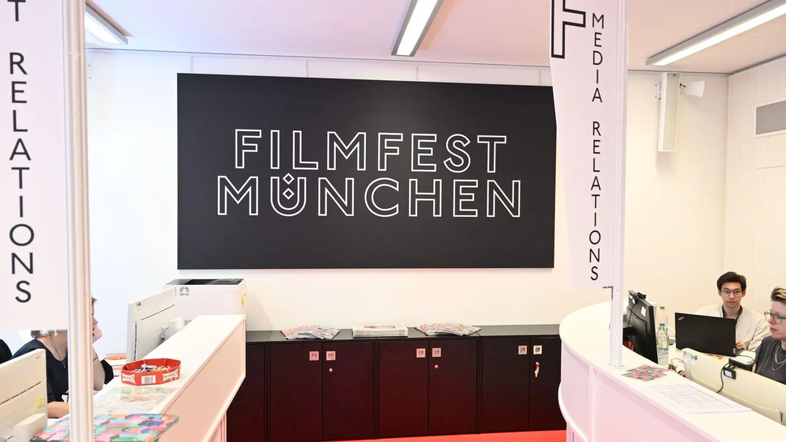 Der Pressecounter des Filmfests München befindet sich im Amerikahaus. (Foto: Felix Hörhager/dpa)