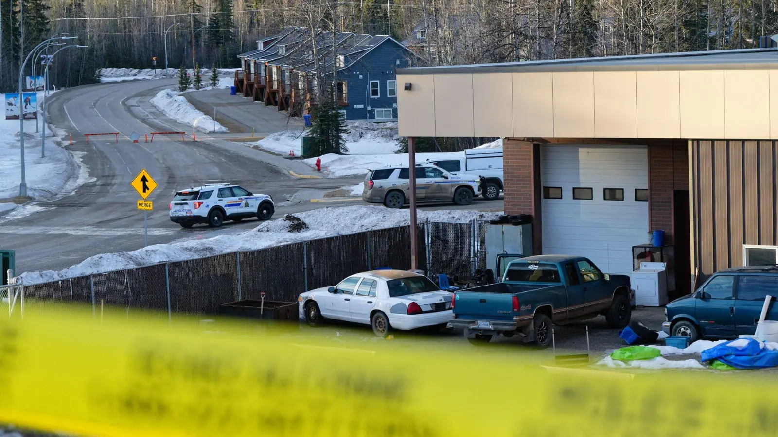 An einer Schule in Kanada kommen mehrere Menschen durch Schüsse ums Leben. Nun gibt die Polizei bekannt, wer die Tat mutmaßlich ausgeführt hat. (Foto: Jesse Boily/The Canadian Press via AP/dpa)