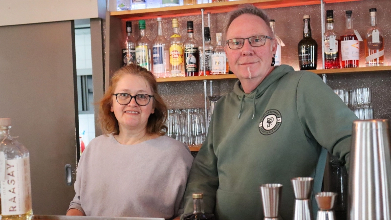 Neun Jahre lang betrieben Doris und Andreas Bohnstedt das Quasimodo. Jetzt ist Schluss. Doch sie bleiben der Gastronomie in der Region treu: Ab Sommer sind sie im Kiosk am Krummweiher zu finden. (Foto: Antonia Müller)