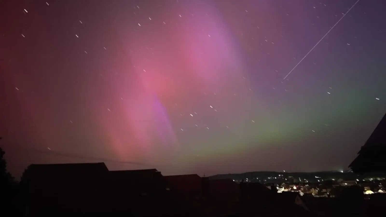 Von der Ludwigshöhe in Ansbach aus hat Anton Philipeit das Naturschauspiel eingefangen. (Foto: Anton Philipeit)