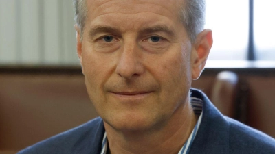 Stephan Hensel, der Ex-Mann von Christina Block, wird vor Gericht von ihrem Verteidiger befragt.  (Foto: Georg Wendt/dpa)