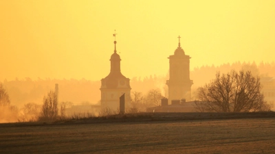Das Herrieder Tor und die Ludwigskirche in Ansbach im Morgenlicht: Westmittelfranken stehen sonnige, aber frostige Weihnachten bevor. (Archivbild: Johannes Hirschlach)