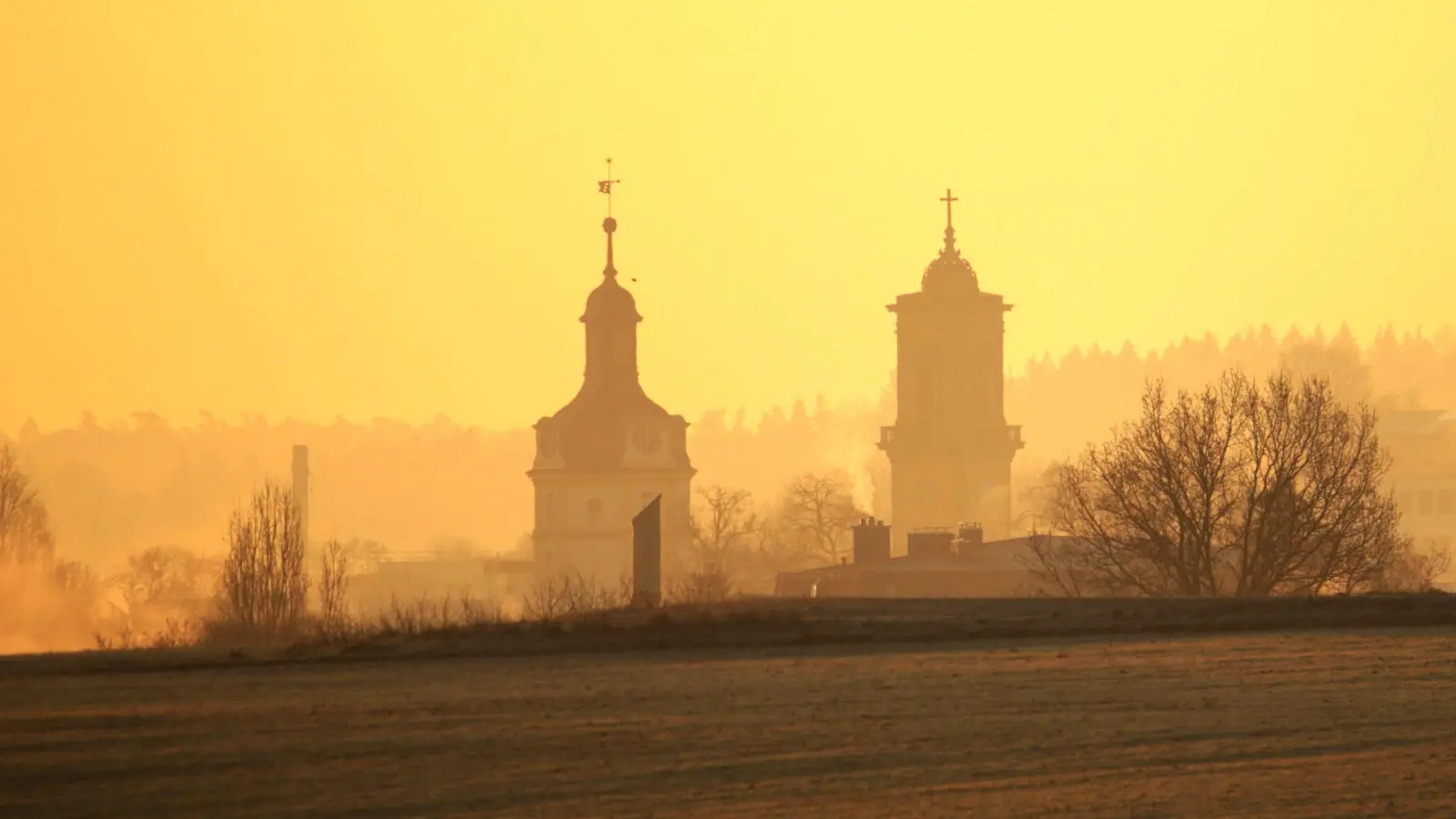 Das Herrieder Tor und die Ludwigskirche in Ansbach im Morgenlicht: Westmittelfranken stehen sonnige, aber frostige Weihnachten bevor. (Archivbild: Johannes Hirschlach)