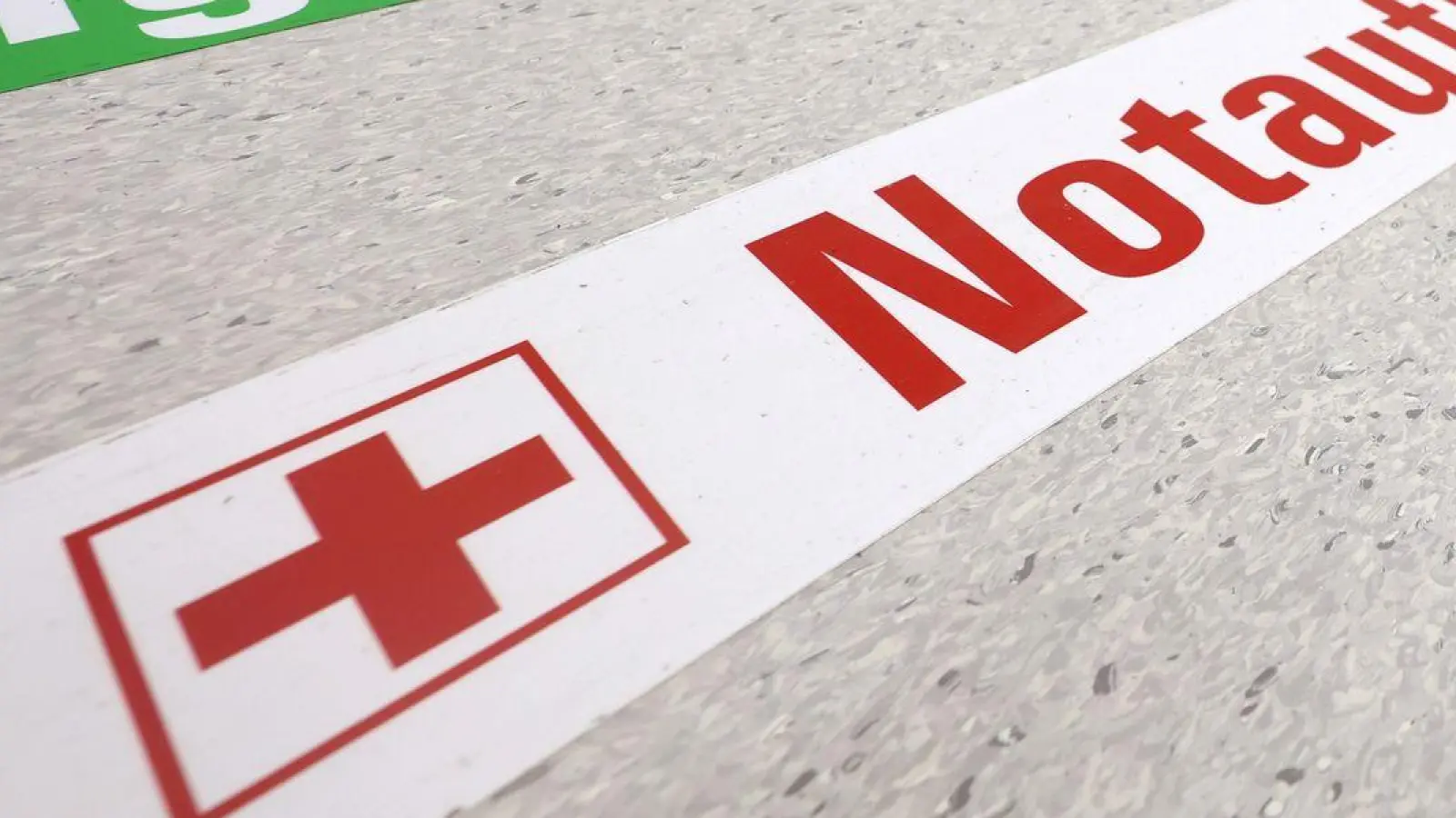 Die finanzielle Lage der Kliniken ist schon lange desolat - der Landkreistag ermuntert sie, sich notfalls rechtlich gegen die Bundesregierung zur Wehr zu setzen. (Symbolbild) (Foto: Karl-Josef Hildenbrand/dpa)