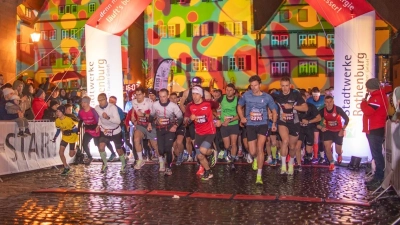 Auf die Plätze, fertig, los: Am Lichterlauf durch Rothenburgs Altstadt können Laufbegeisterte aller Altersklassen teilnehmen.  (Foto: Markus Zahn)