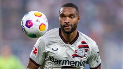 Bleibt er? Geht er? Über Jonathan Tah wird seit Wochen spekuliert. (Foto: David Inderlied/dpa)