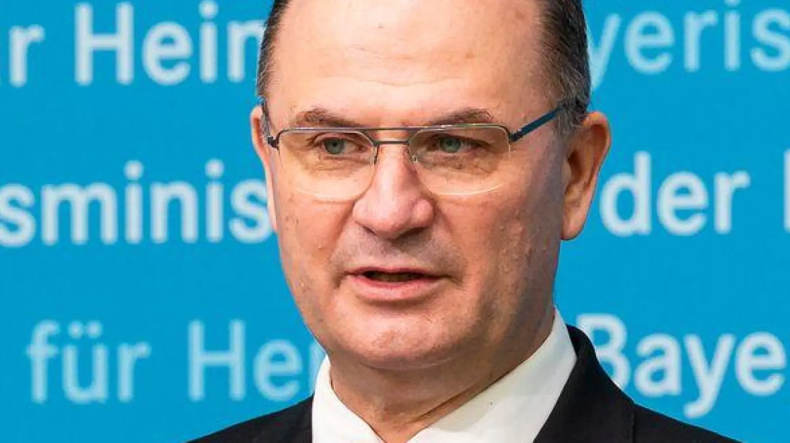 Füracker kündigt einen wichtigen Schritt des bayerischen Satellitenprojekts „CuBy“ an. (Archivbild) (Foto: Daniel Vogl/dpa)