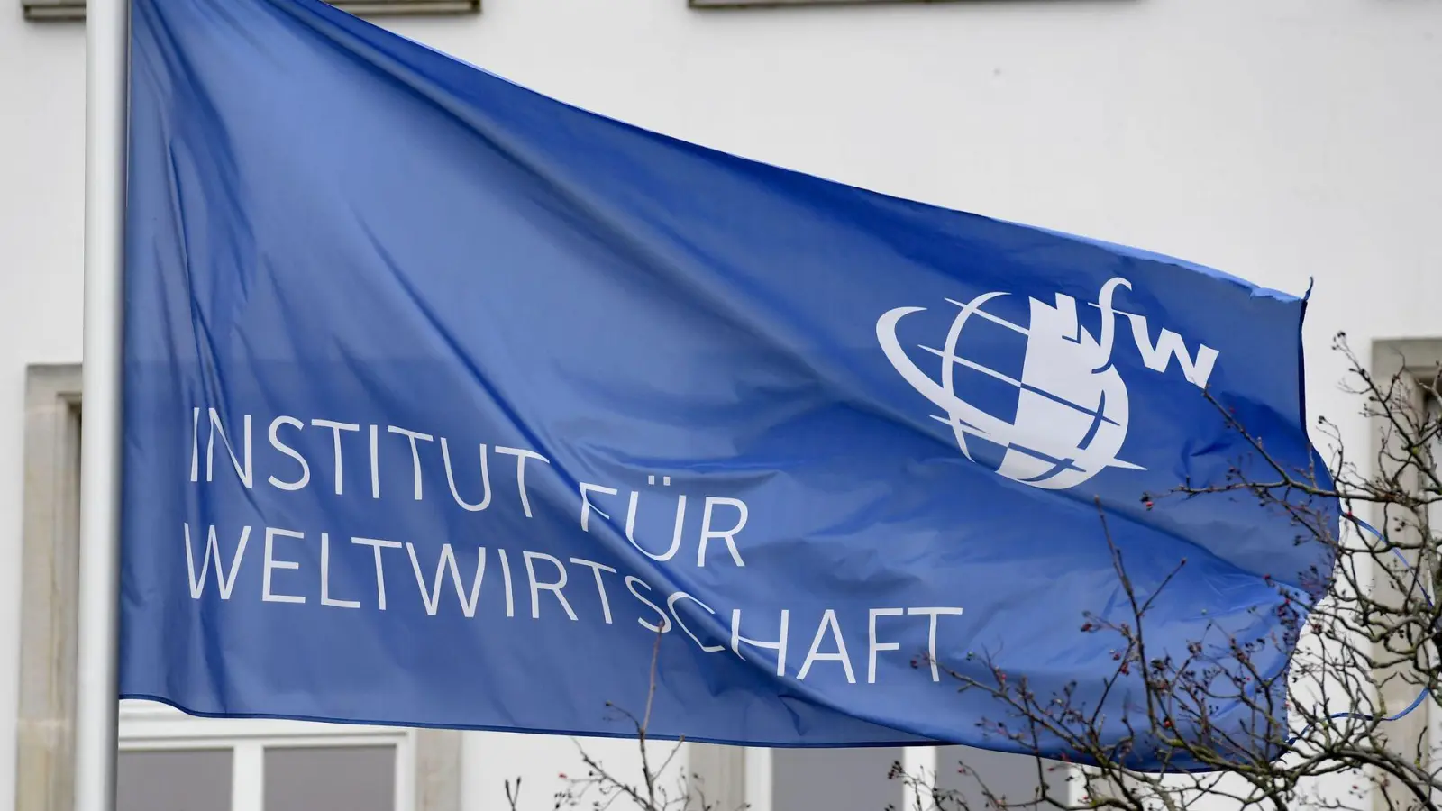 Laut IfW-Studie müssen US-Unternehmen langfristig mit sinkenden Margen und Verbraucher mit höheren Preisen rechnen. (Symbolbild) (Foto: Carsten Rehder/dpa)