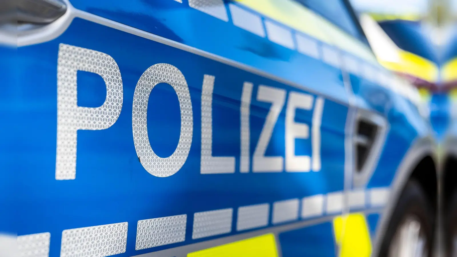 Nach zwei Kellerbränden in der Lena-Christ-Straße in Rosenheim hat die Kriminalpolizei die Ermittlungen aufgenommen. (Symbolbild) (Foto: David Inderlied/dpa)