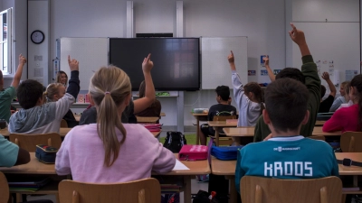 Um dem Lehrermangel an Schulen zu begegnen, warb das Kultusministerium auch berufsfremde Fachkräfte als Quer- und Seiteneinsteiger an – für ein zeitlich befristetes Arbeitsverhältnis. (Symbolfoto: Tizian Gerbing)