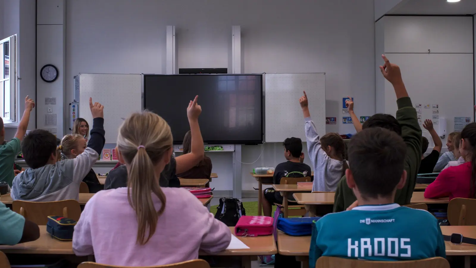 Um dem Lehrermangel an Schulen zu begegnen, warb das Kultusministerium auch berufsfremde Fachkräfte als Quer- und Seiteneinsteiger an – für ein zeitlich befristetes Arbeitsverhältnis. (Symbolfoto: Tizian Gerbing)