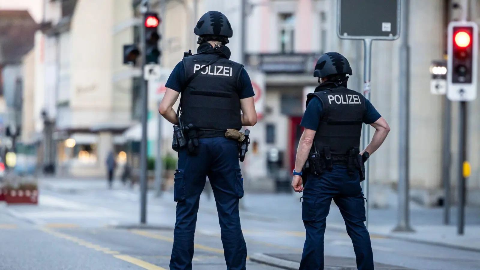 In der Nacht sind laut Polizei Schüsse gefallen.  (Foto: Michael Buholzer/KEYSTONE/dpa)