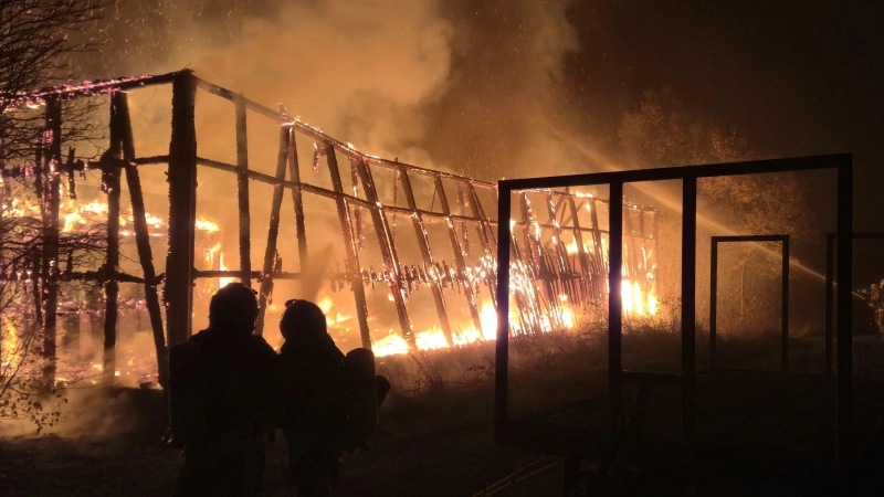 Es brannte lichterloh, als die Feuerwehren an der Einsatzstelle eintrafen.  (Foto: Kreisfeuerwehrverband Neustadt/Aisch-Bad Windsheim)