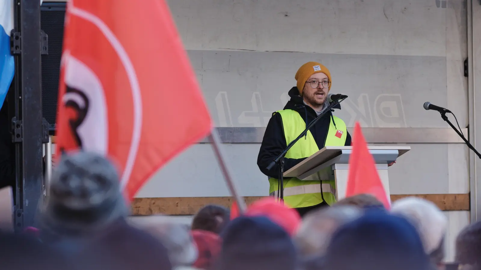 Auf der Ansbacher Kundgebung mit dem Motto „Nie wieder ist jetzt” waren etwa 2000 Teilnehmer. (Foto: Tizian Gerbing)