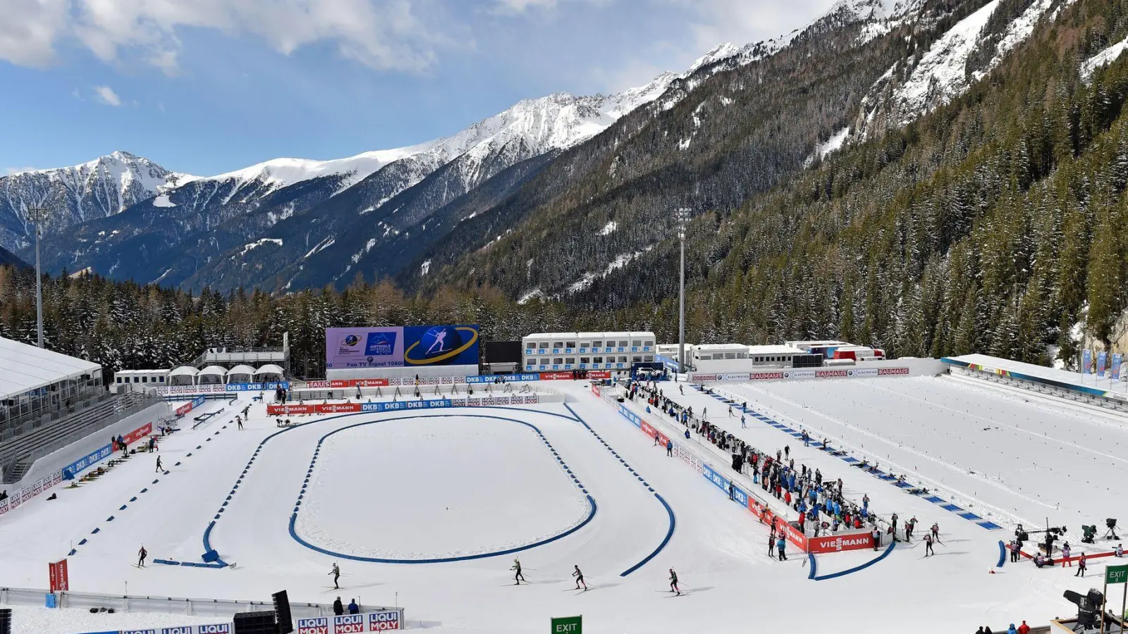 Auf 1.600 Metern Höhe geht es in Antholz ab Sonntag um die Olympiasiege. (Archivbild) (Foto: Hendrik Schmidt/dpa)