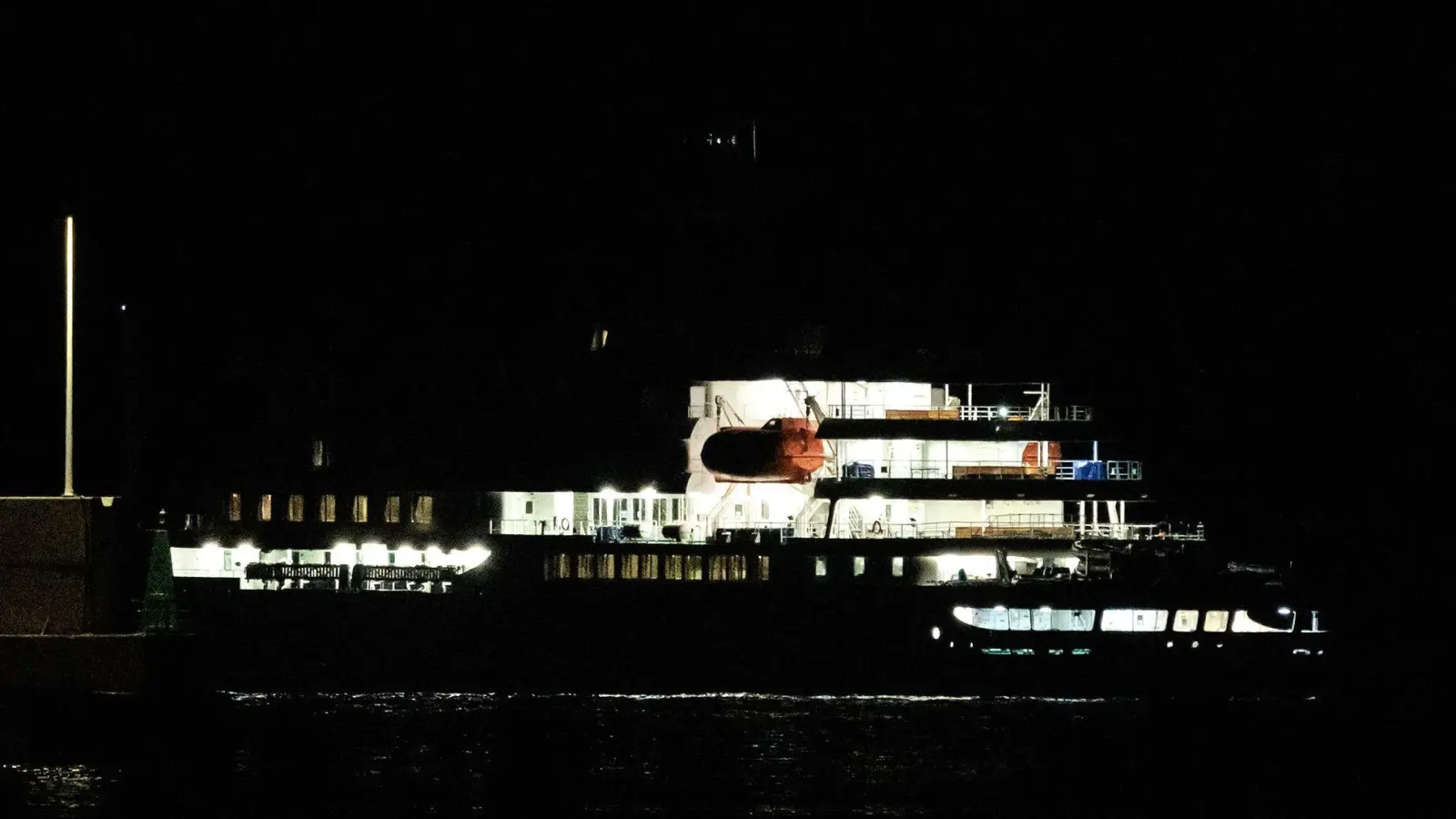 Das Kreuzfahrtschiff „MV Hondius“ ist in Teneriffa eingetroffen. (Foto: Ramon Van Flymen/ANP/dpa)