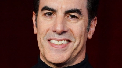 Sacha Baron Cohen schlüpft wieder in seine Rolle als „Ali G“. (Archivbild) (Foto: Jordan Strauss/Invision/AP/dpa)