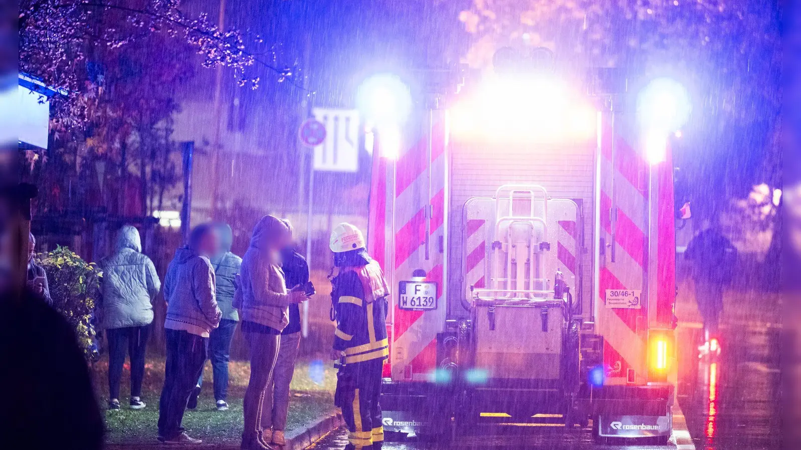 Im Frankfurter Nordwestzentrum lösten Knallgeräusche einen Polizeieinsatz aus.  (Foto: Boris Roessler/dpa)