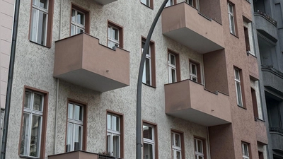 Durchsuchungen gab es nach Angaben der Staatsanwaltschaft an drei Anschriften.  (Foto: Paul Zinken/dpa)
