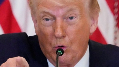 Bringt bei seinem Besitzanspruch auf Grönland nun auch Zölle ins Spiel - US-Präsident Donald Trump. (Foto: Alex Brandon/AP/dpa)