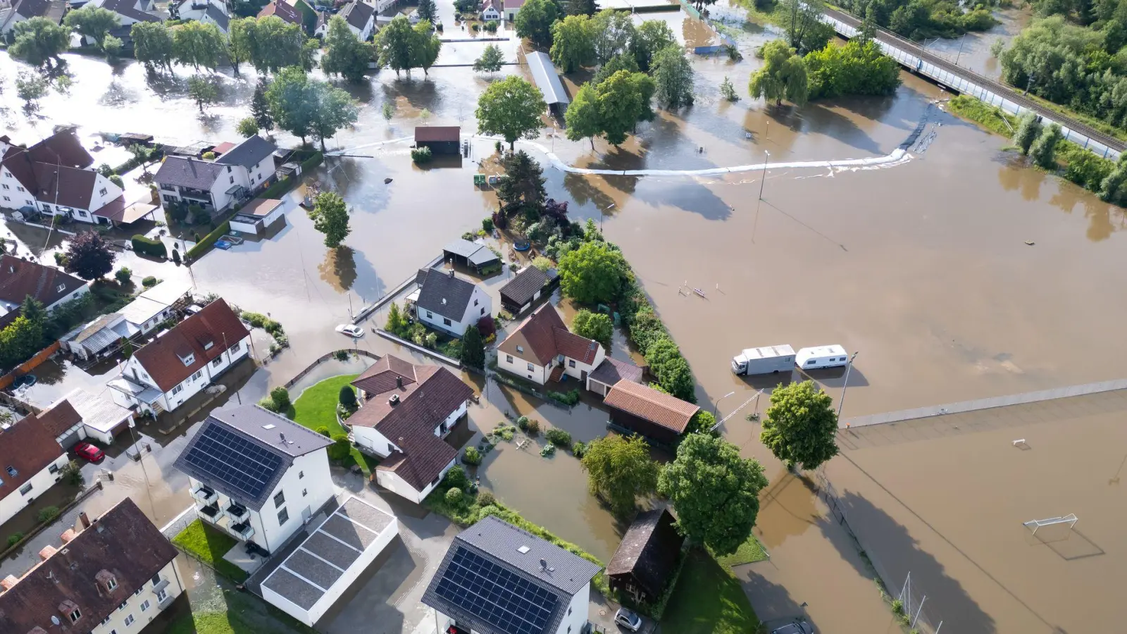 Die Versicherungswirtschaft hat nach den Unwettern 2024 eine erste Bilanz gezogen. (Archivbild) (Foto: Sven Hoppe/dpa)