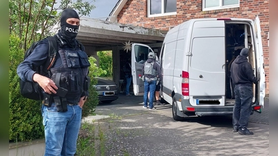 Die Behörden gehen gegen eine Gruppe vor, die Chinesen zur Einreise nach Deutschland verholfen haben soll. (Foto: --/Bundespolizei/dpa)