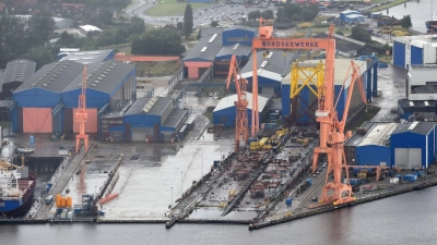 Behördenschiffe und Fähren dürfen künftig auf einer Werft im ostfriesischen Emden abgewrackt und recycelt werden. (Archivbild) (Foto: Carmen Jaspersen/dpa)