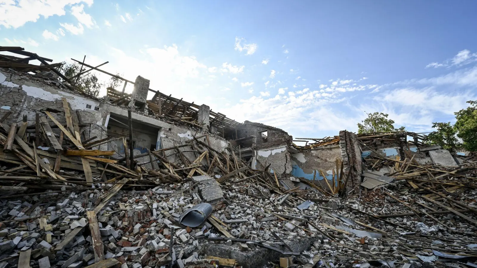 Die Stadt Myrnohrad ist schon in der Vergangenheit durch russischen schwer zerstört worden. (Archivbild). (Foto: -/ukrin/dpa)