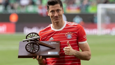 Bayern-Star Robert Lewandowski hat zum fünften Mal die Torjäger-Kanone gewonnen. (Foto: Swen Pförtner/dpa)