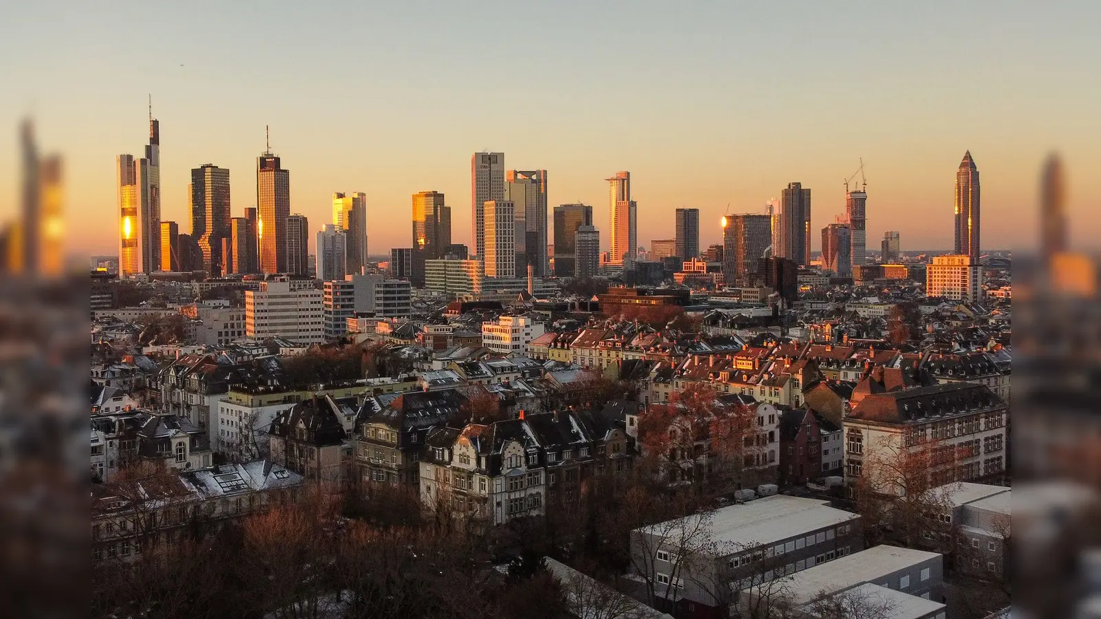 Begehrte Lage: Die Mieten im Bankenviertel steigen rasant (Archivbild) (Foto: Boris Roessler/dpa)