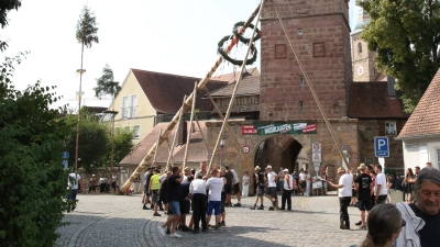 Zu den Höhepunkten des Festwochenendes zählt auch in diesem Jahr das Baumaufstellen durch die Kerwabuam und Kerwamadli am Samstagnachmittag. (Foto: Alexander Biernoth)