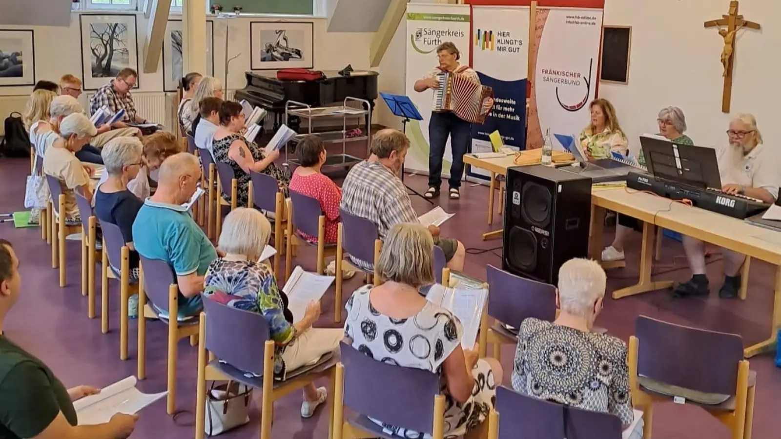 Der Lungenchor „Atemtöne” singt alle zwei Wochen donnerstags im Seniorenheim Neumühle. (Foto: Borghild Grün)