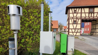 Wer von Obernzenn kommend in Richtung Bad Windsheim unterwegs war und das erste Tor in Ickelheim passieren musste, sah beim Blick nach links stets die Messstation stehen. Mittlerweile ist sie abgebaut worden. Die Station hat zahlreiche Daten gesammelt, die nun ausgewertet werden. (Foto: Nina Daebel)